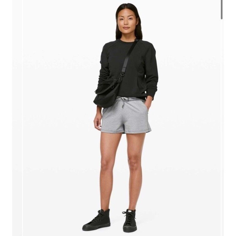 Lululemon Women’s On The Fly Shorts 2.5” Grey Athletic Running Sz 6